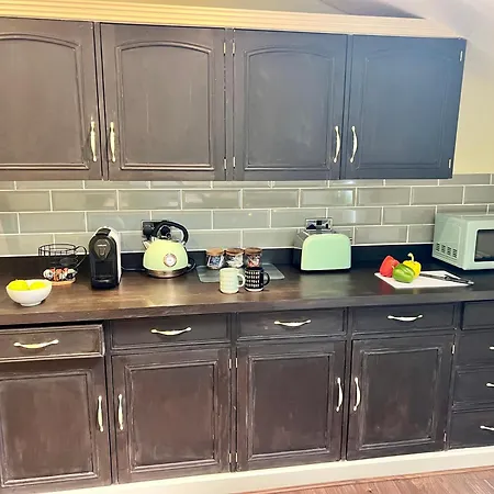 Tyan, Prázdninový dům