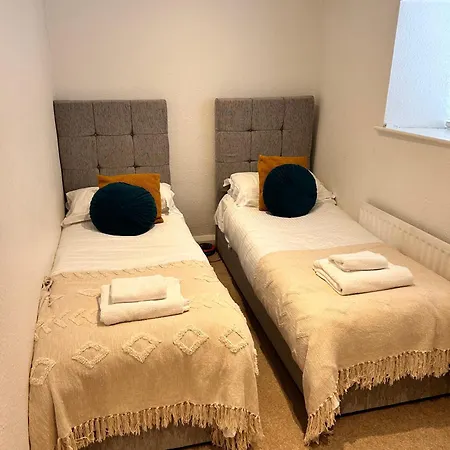 Tyan, Prázdninový dům