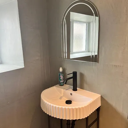 Tyan, Prázdninový dům *