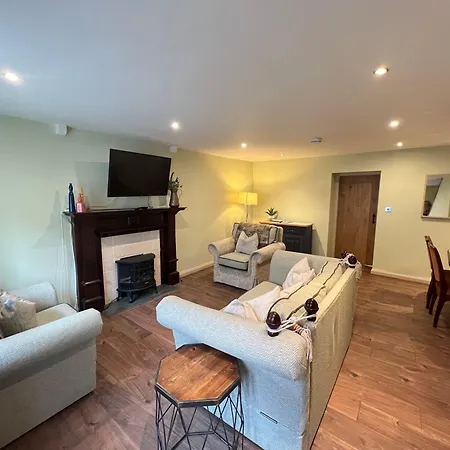 Tyan, Prázdninový dům