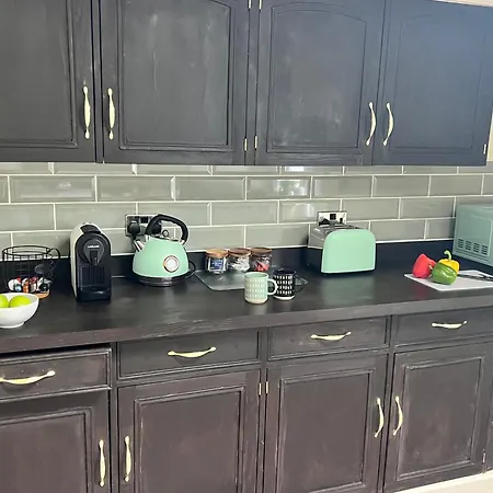 Tyan, Prázdninový dům *