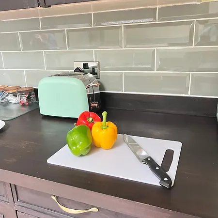 Tyan, Prázdninový dům Ambleside